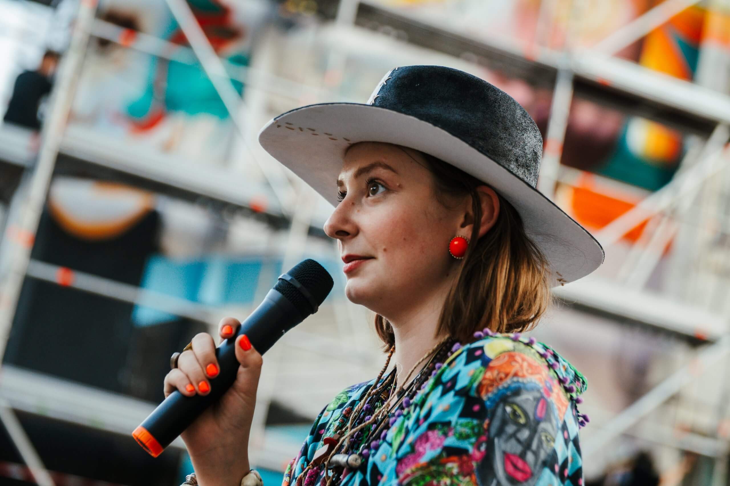 Livia Florea, fondatoarea buchARTest – Parcursul de la proiectul-pilot din Leaders Experience, la organizarea celui mai mare festival de artă murală din România